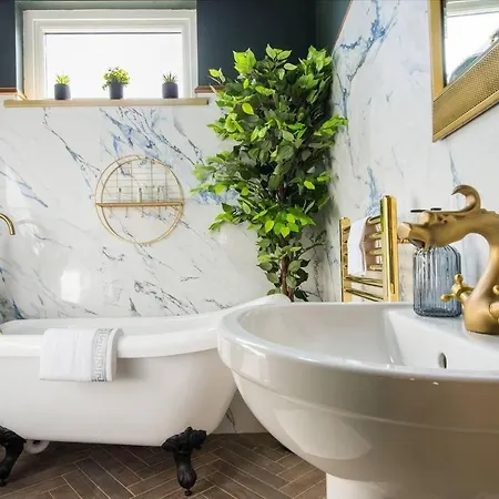 Villa Luxury Versace Sleeps10 Hottub Pool Table Skytv