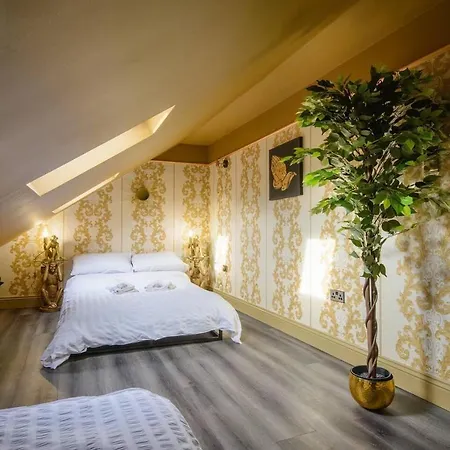 Luxury Versace Sleeps10 Hottub Pool Table Skytv Villa London