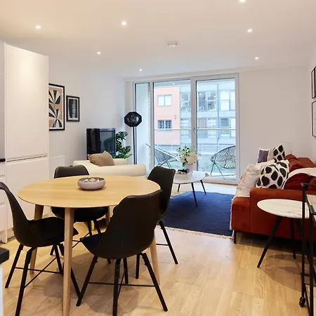 Apartmán The Limehouse Cut Place - Spacious 2bdr Flat With Balcony