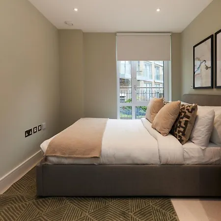 The Limehouse Cut Place - Spacious 2bdr Flat With Balcony Londýn
