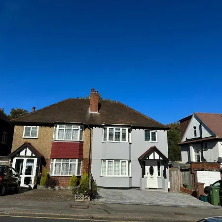 Apartment 3 Bedroom House With Garden In London
