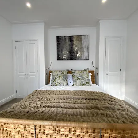 Apartment Fantastic Spacious Garden Flat With Own Private Entrance