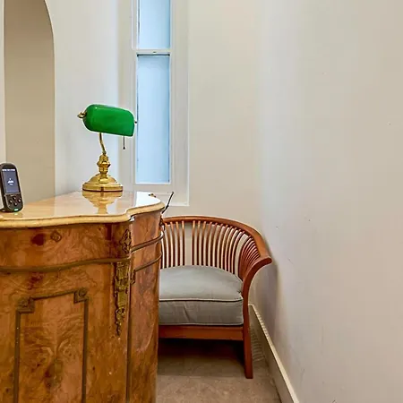 Beautiful Abode In Kensington Olympia Apartment
