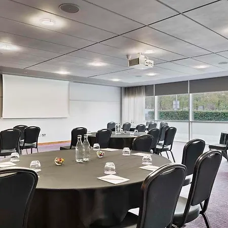 Radisson Red Heathrow Hotel
