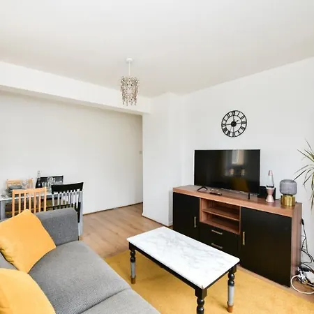 Entire Two Bedroom Flat In The Heart Of Greater *