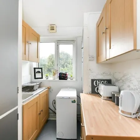 Entire Two Bedroom Flat In The Heart Of Greater