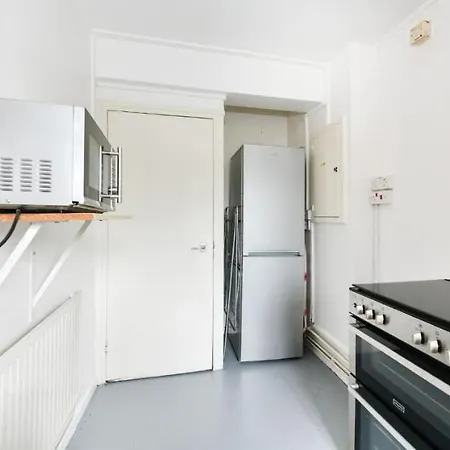 Entire Two Bedroom Flat In The Heart Of Greater Apartment London