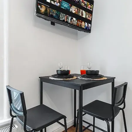 Modern Gem Brixton Centre Cozy & Comfort Charis Apartment London