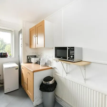 Entire Two Bedroom Flat In The Heart Of Greater Londres