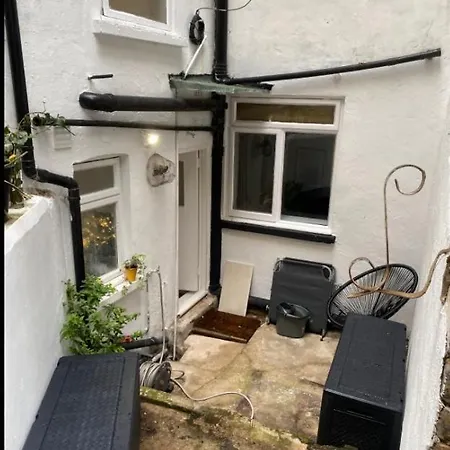 Appartamento Private Double Bedroom In A 2bedroom Apartment, Connected Via Underground, Overground And Many Bus Routes *