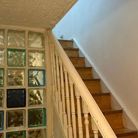 Away In A Close Apartment Thamesmead (Greater London)
