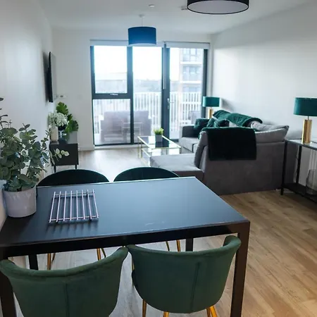 Apartment Luxury, Modern & Cosy 2 Bedroom *