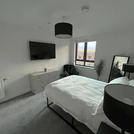 Luxury, Modern & Cosy 2 Bedroom *