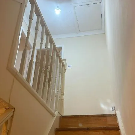 Away In A Close Apartment Thamesmead (Greater London)