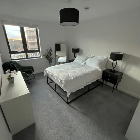 Apartment Luxury, Modern & Cosy 2 Bedroom *