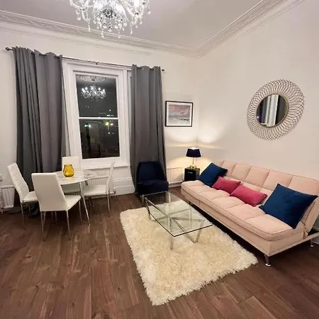Iconic One Bed In Chiswick London