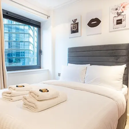 Luxurious Modern 3br Flat In Prime Canary Wharf Apartment London