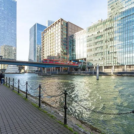 Luxurious Modern 3br Flat In Prime Canary Wharf Apartment *