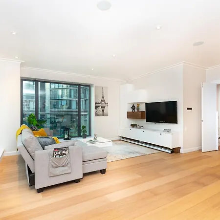 Luxurious Modern 3br Flat In Prime Canary Wharf London