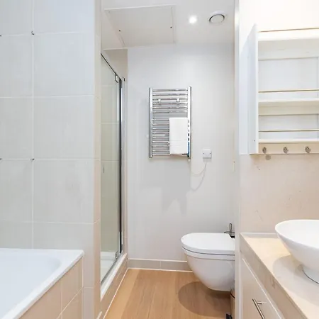 Luxurious Modern 3br Flat In Prime Canary Wharf * London