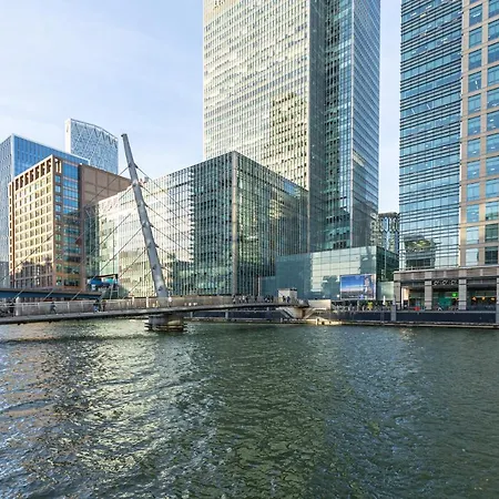 Luxurious Modern 3br Flat In Prime Canary Wharf Apartment London