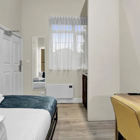 Chic In Apartment London