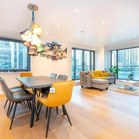 Luxurious Modern 3br Flat In Prime Canary Wharf Apartment London