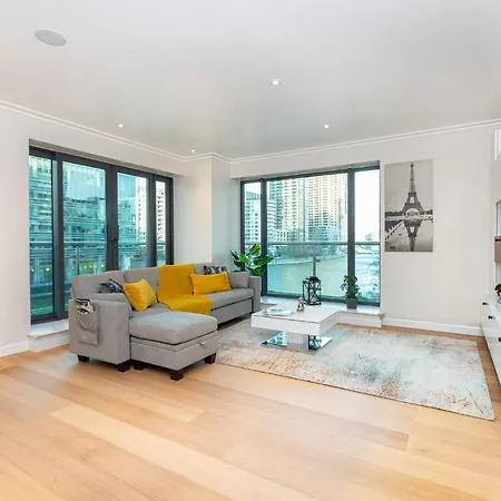 Luxurious Modern 3br Flat In Prime Canary Wharf Apartment London