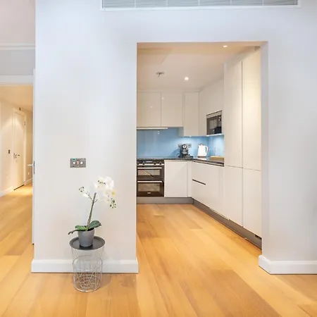 Luxurious Modern 3br Flat In Prime Canary Wharf Apartment
