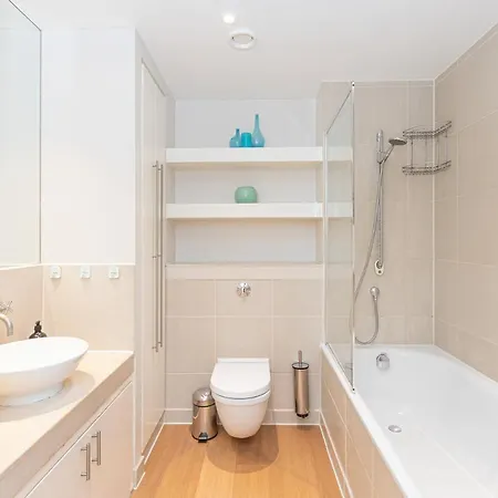 Luxurious Modern 3br Flat In Prime Canary Wharf Apartment London