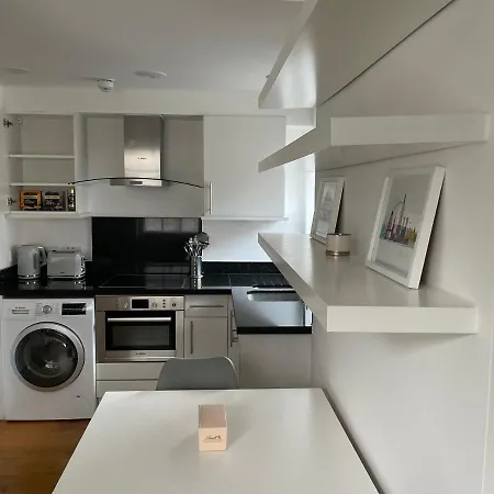 Apartment 1 Bed With Roof Terrace London