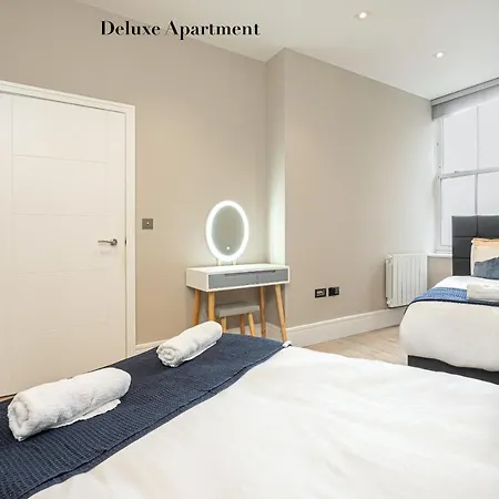 Superb Opposite Edgware Road Station Apartment *