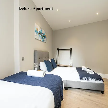 Superb Opposite Edgware Road Station *