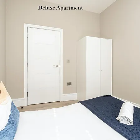 Superb Opposite Edgware Road Station Apartment