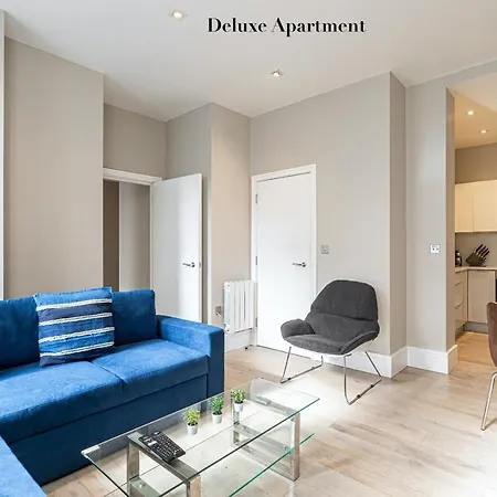 Superb Opposite Edgware Road Station * Londýn