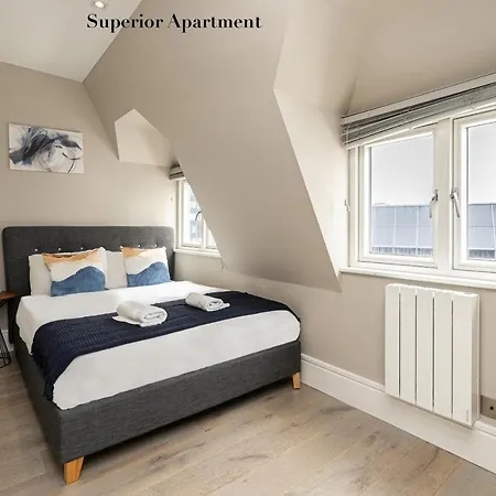 Superb Opposite Edgware Road Station Apartment