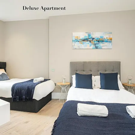 Superb Opposite Edgware Road Station * Londýn