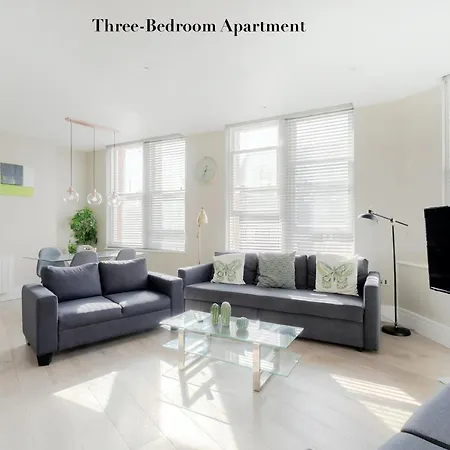 Superb Opposite Edgware Road Station Apartment