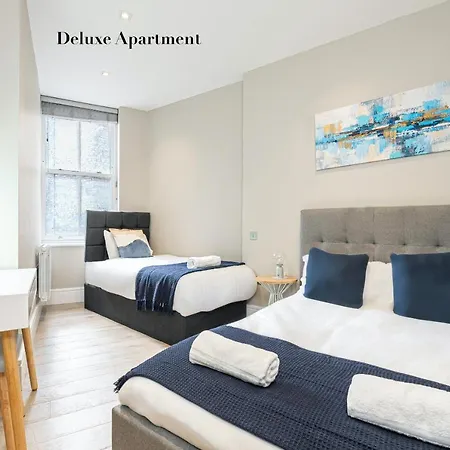 Superb Opposite Edgware Road Station * Londýn