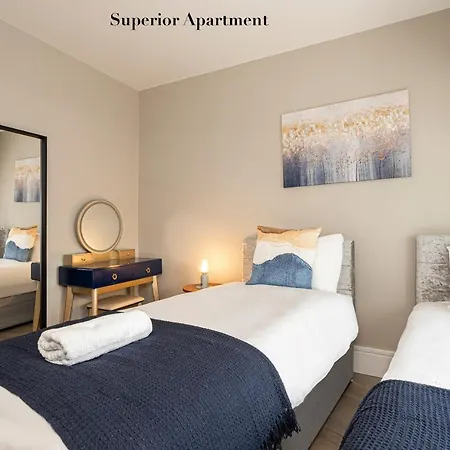 Superb Opposite Edgware Road Station Apartment *