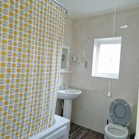 Apartment 2 Bedroom Flat In Zone 2 Lnd London
