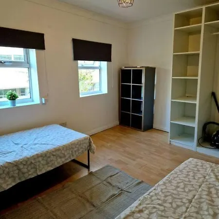 2 Bedroom Flat In Zone 2 Lnd