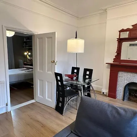 Flat Espacoso 3min Do Metro Apartment *