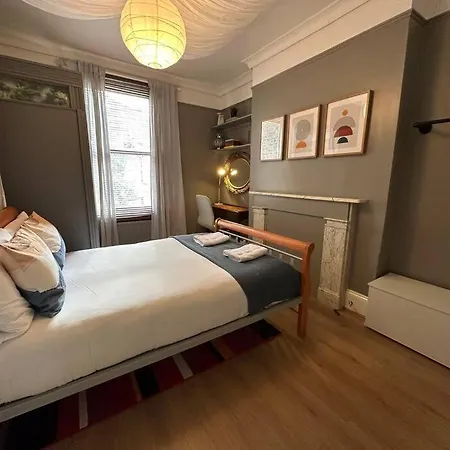 Flat Espacoso 3min Do Metro Apartment *