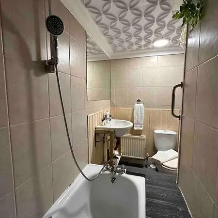 Flat Espacoso 3min Do Metro Apartment