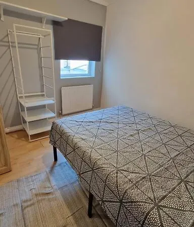 2 Bedroom Flat In Zone 2 Lnd * London