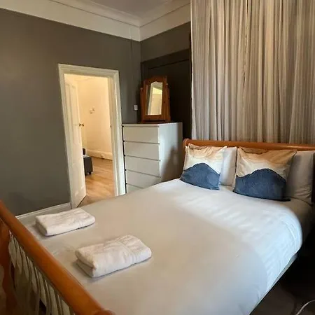Flat Espacoso 3min Do Metro Apartment *