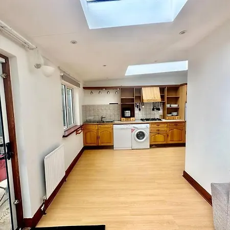 4 Bed House In Daneby Road,se6 *