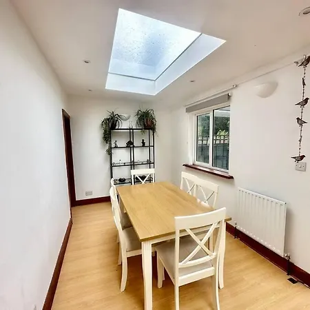 4 Bed House In Daneby Road,se6 * Catford