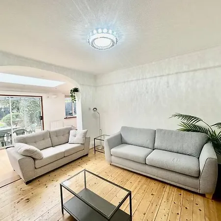 4 Bed House In Daneby Road,se6 Catford